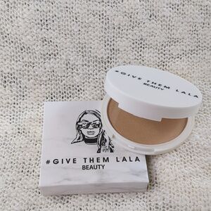 Give Them Lala Beauty Pressed Highlighter in Showstopper, 7.5g/0.26oz